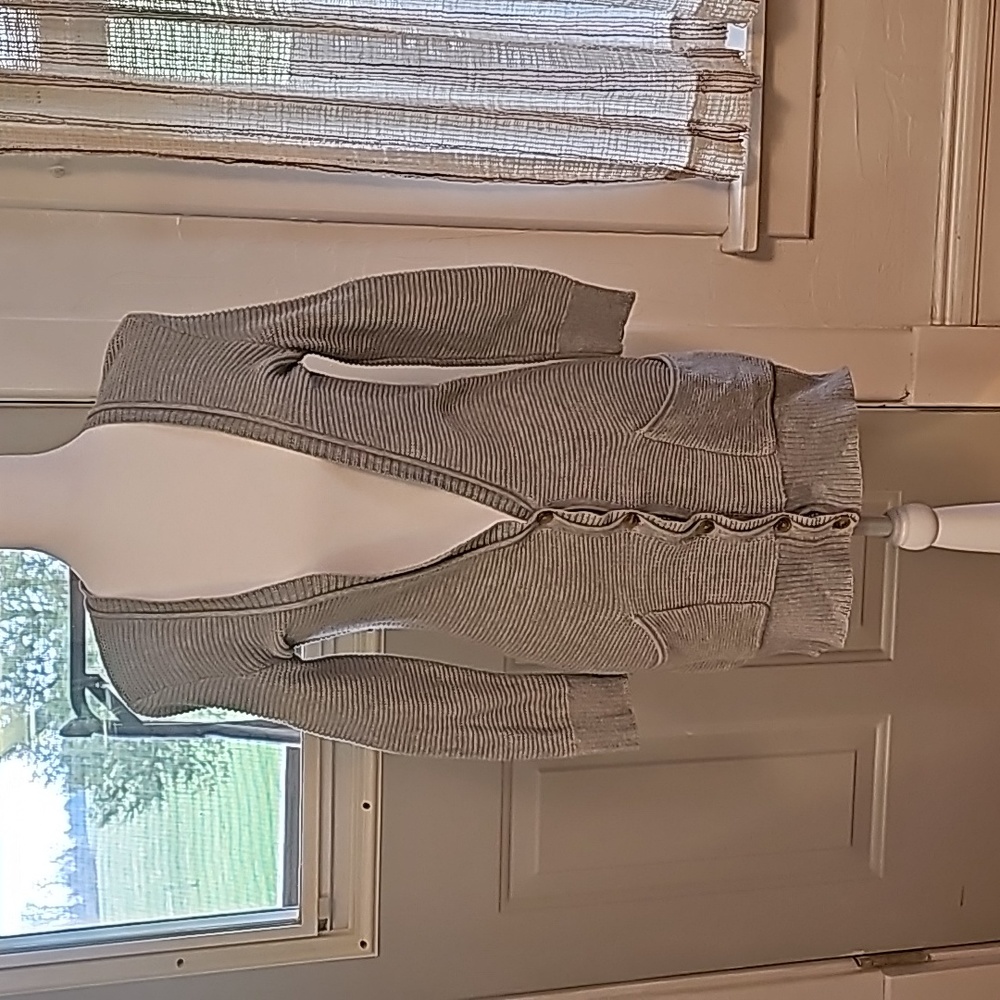 American Eagle Size Small Cardigan in color grey